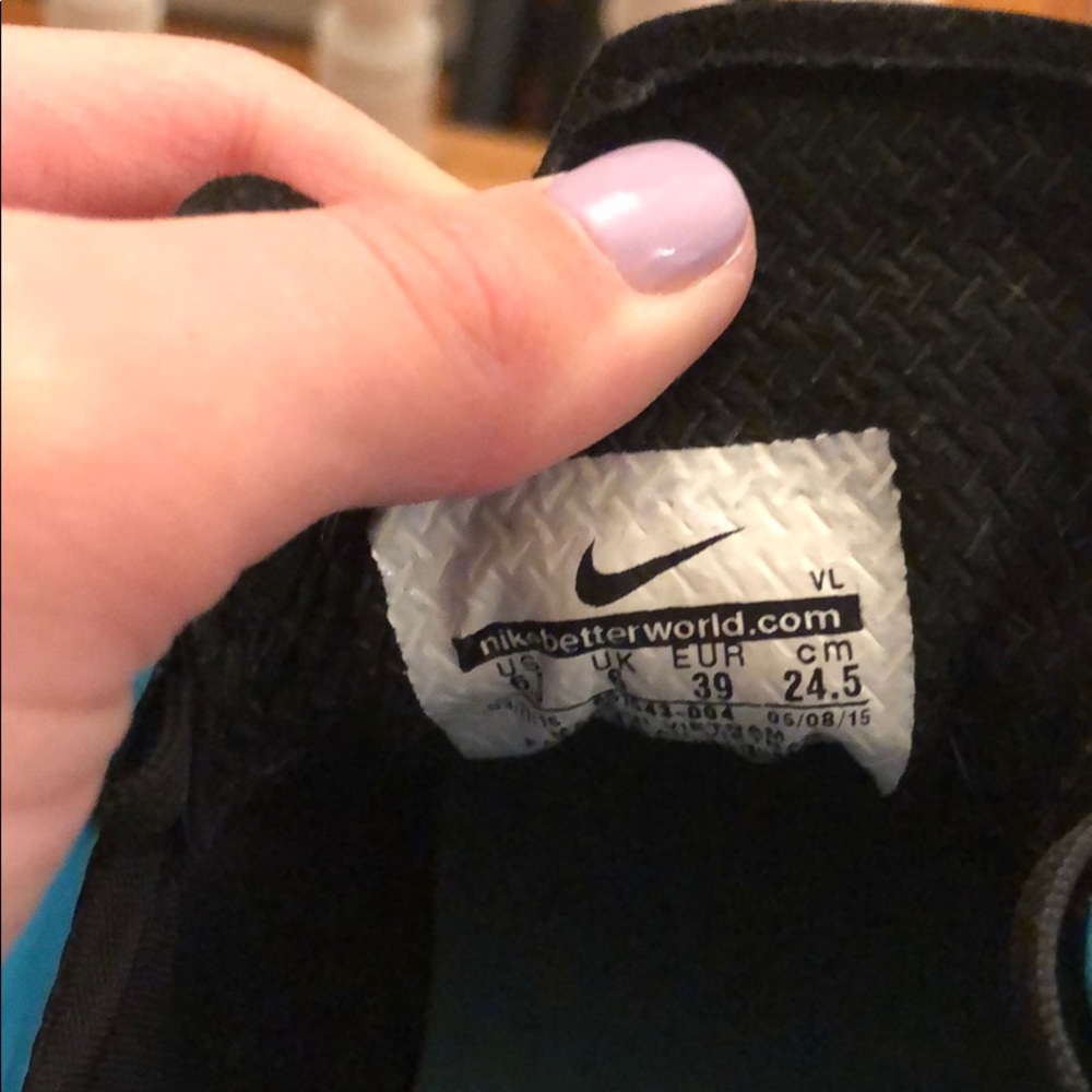 Black and blue nike soccer cleats - Picture 5 of 8
